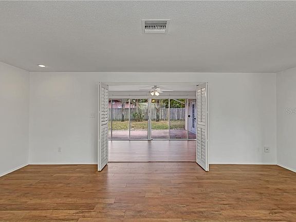 5th image of 1087 Executive Center Dr