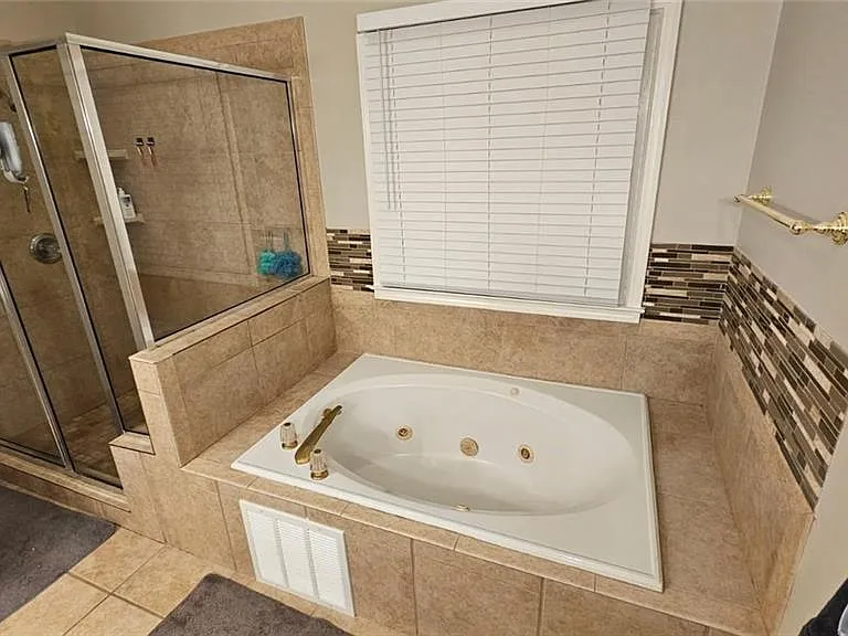 6116 Braidwood Ln NW — Photo 3
