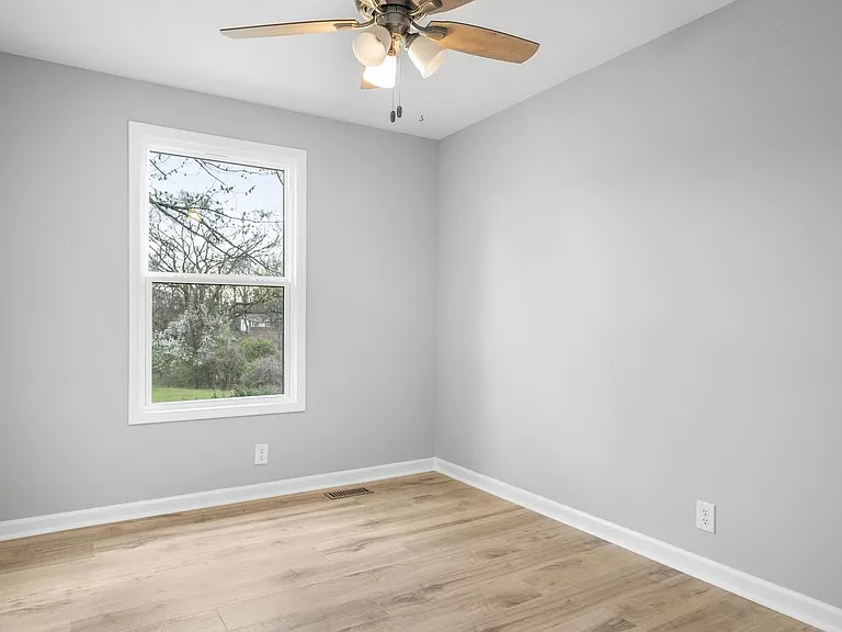 2214 Glory Dr — Photo 17