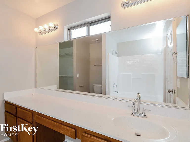 3131 W Jessica Ln — Photo 8