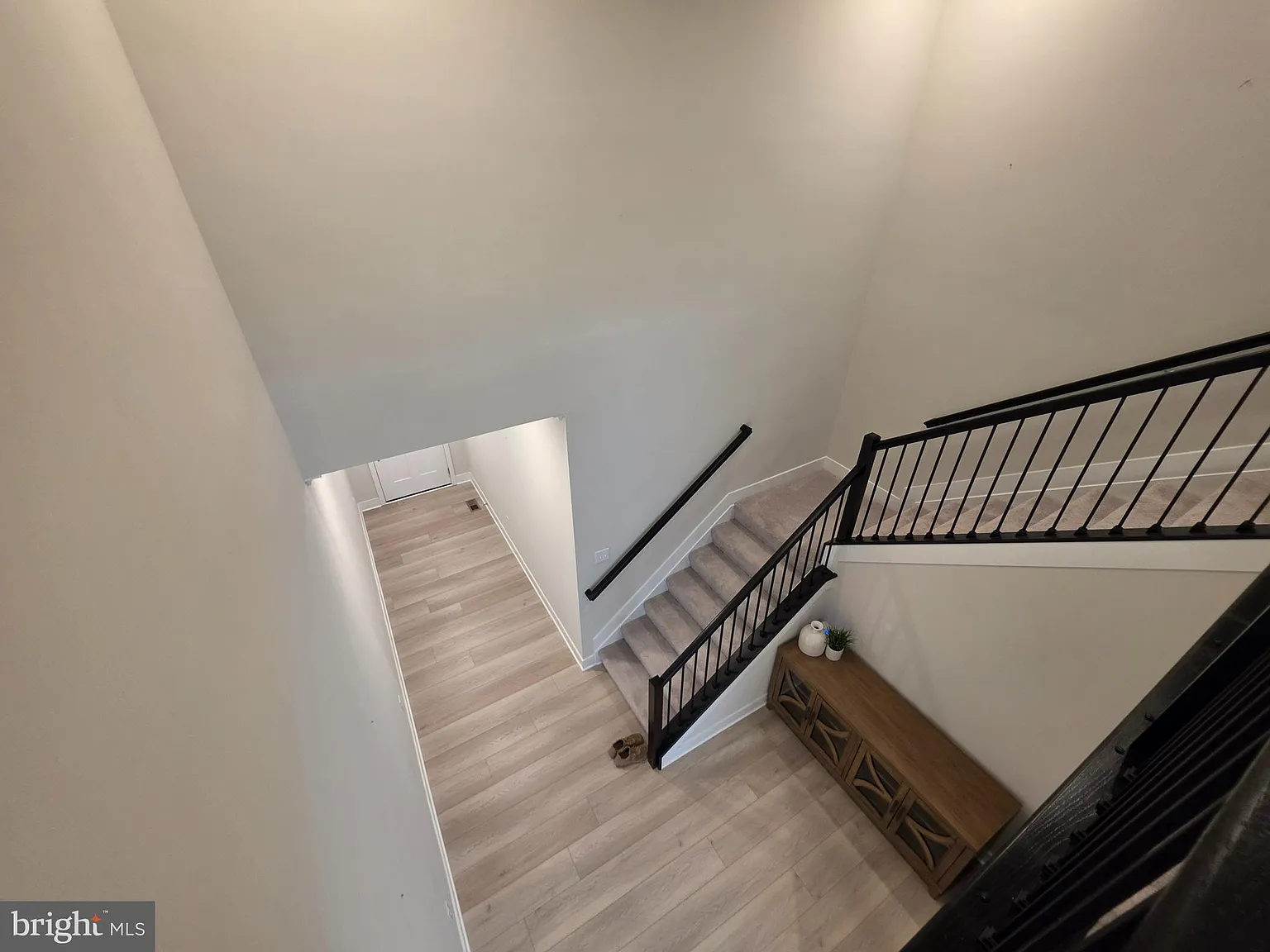 3 bed, 2.5 bath, 3700 sqft, $2,600 — Photo 4