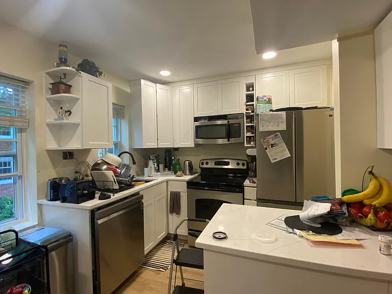 1805 N Rhodes St #250 — Photo 3