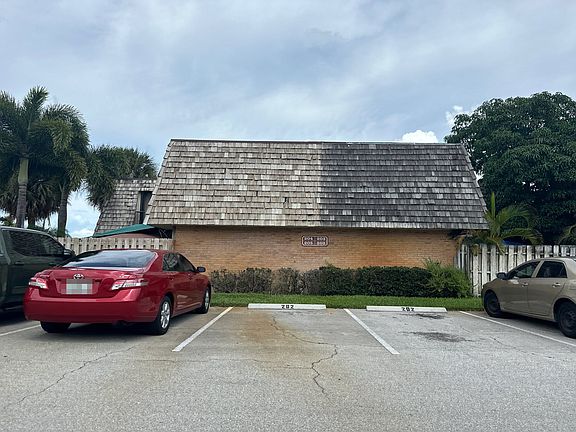 2nd image of 202 Lake Arbor Dr