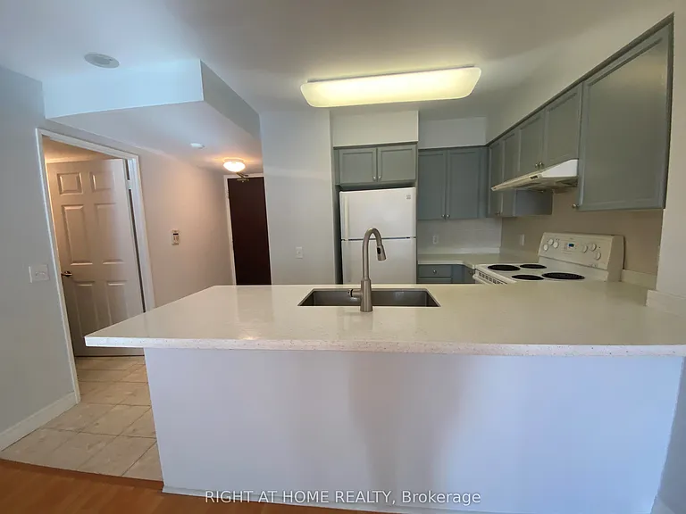 18 Parkview Ave #603 — Photo 7