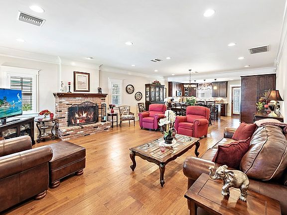 4th image of 4740 Graywood Ave