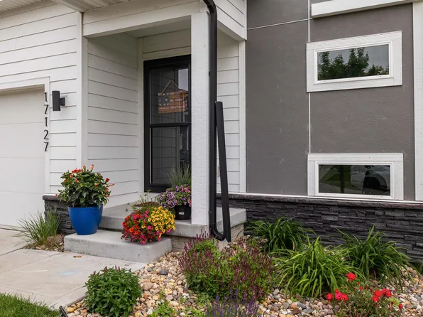 17127 Blue Sage Ln, Urbandale, IA 50323