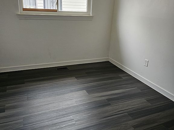 5th image of 30223 Hazelwood St