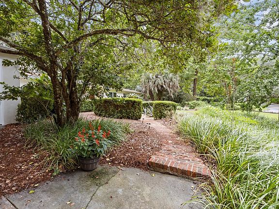 5th image of 1075 Myers Park Dr