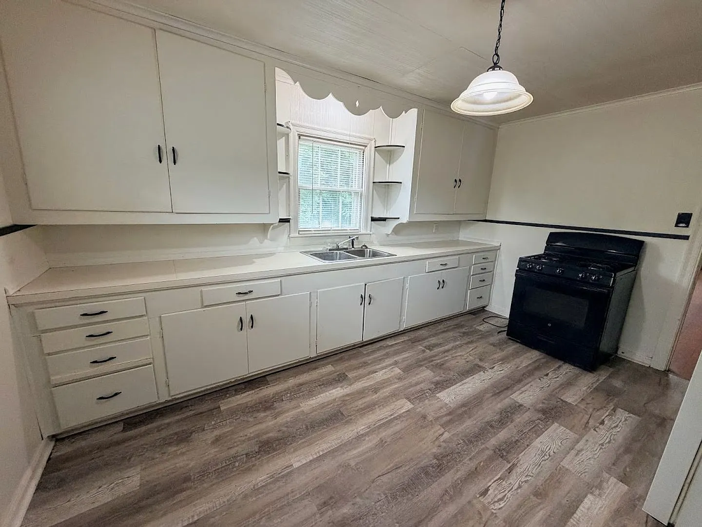 2BR apartment with private entrance in Lake Charles | Located Behind Front House — Photo 4