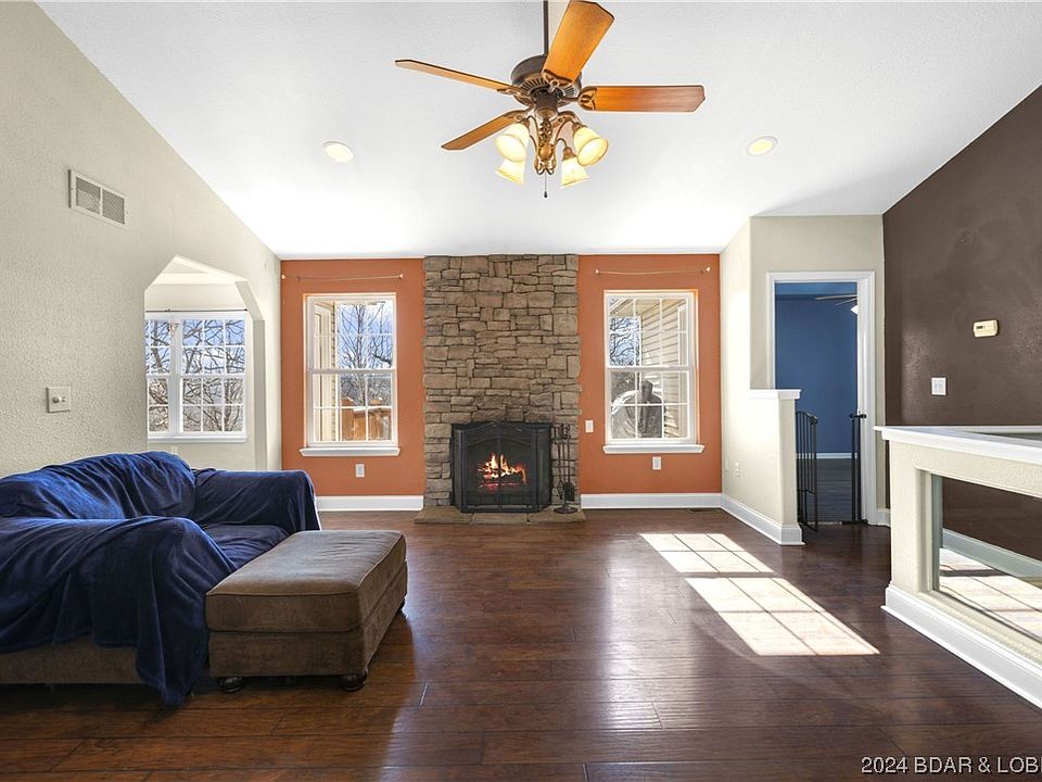 1st image of 20 Lakeshire Dr