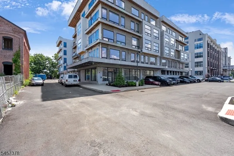 2 bed, 2.0 bath, 920 sqft, $2,723 — Photo 1