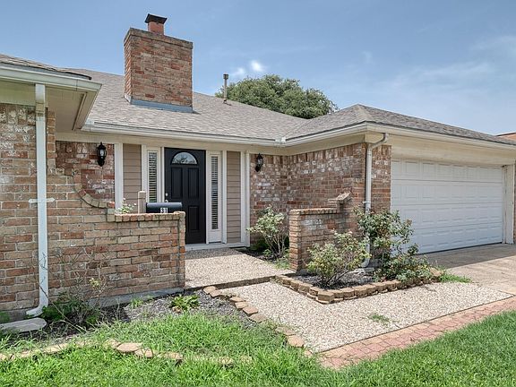 3rd image of 31 Lebrun Ct