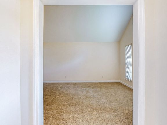 3rd image of 6058 Sunrise Cir