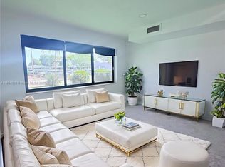 9300 SW 52nd Ter, Miami, FL 33165