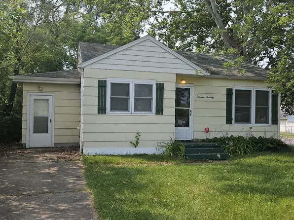 1370 Carman St, Burton, MI 48529