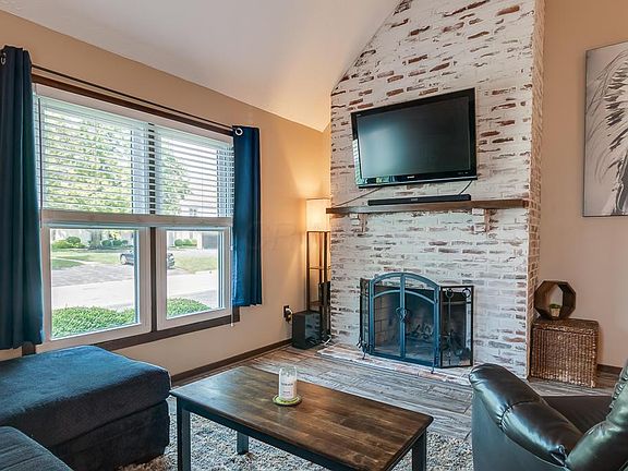 5th image of 334 Saint Andrews Dr
