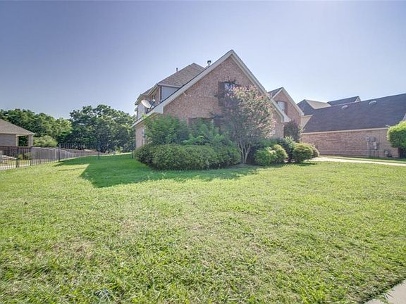 3rd image of 4114 Lakeside Dr