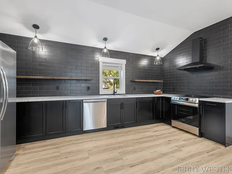 715 Butterworth St SW #3 — Photo 1