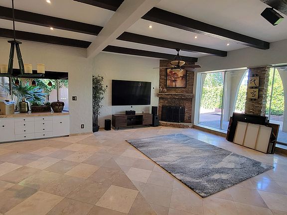 3rd image of 1542 E Solano Dr