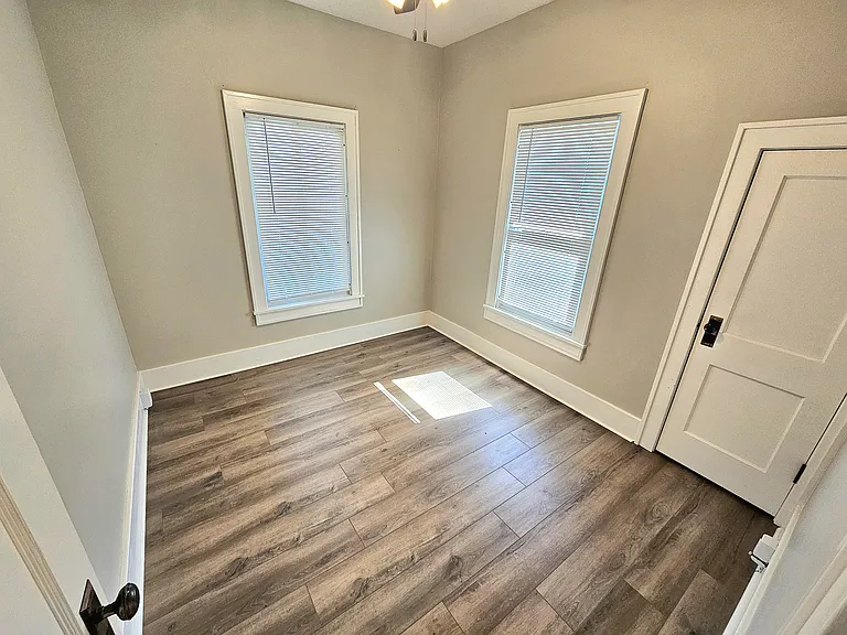 135 W Douglas St — Photo 8