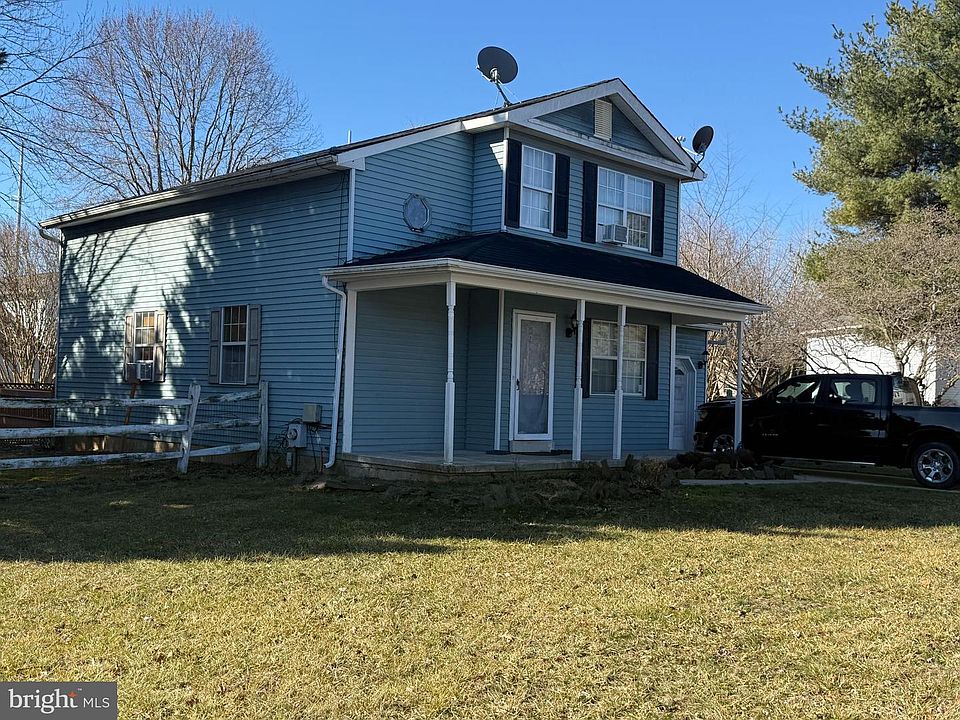 2nd image of 2 Magnolia Cir
