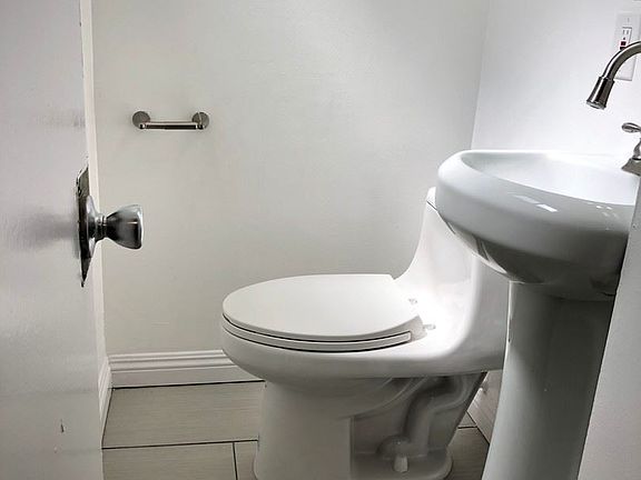 5th image of 2695 Loosmore St APT 8