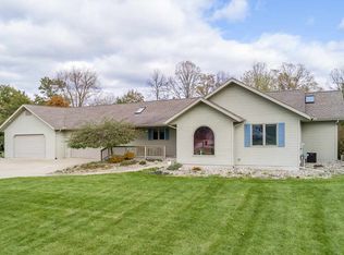 2718 N Heyward Cir, Midland, MI 48642