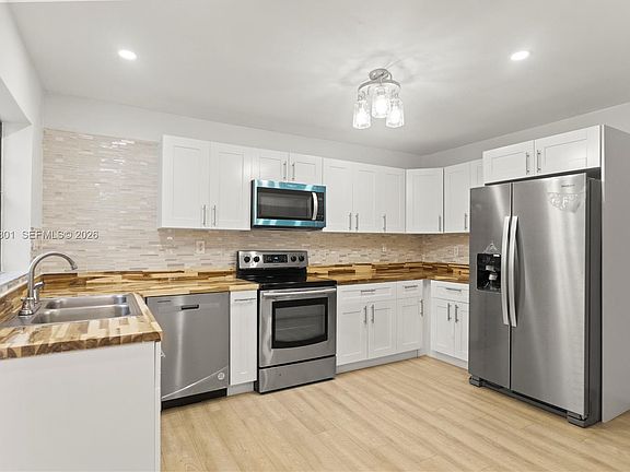 3rd image of 6745 NW 169th St APT G