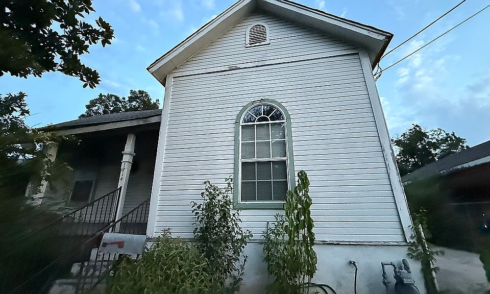 1st image of 1814 W Travis St