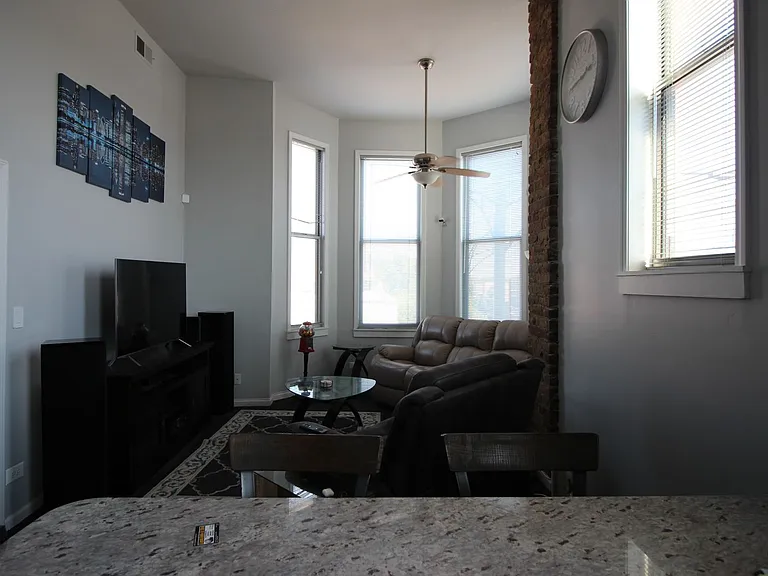 7044 N Clark St #2A — Photo 7