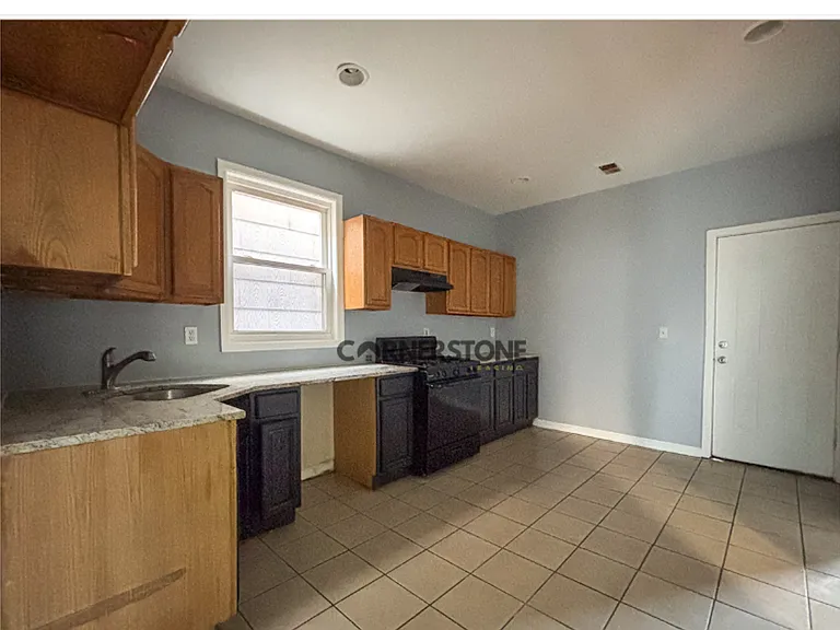 483 Avon Ave — Photo 11