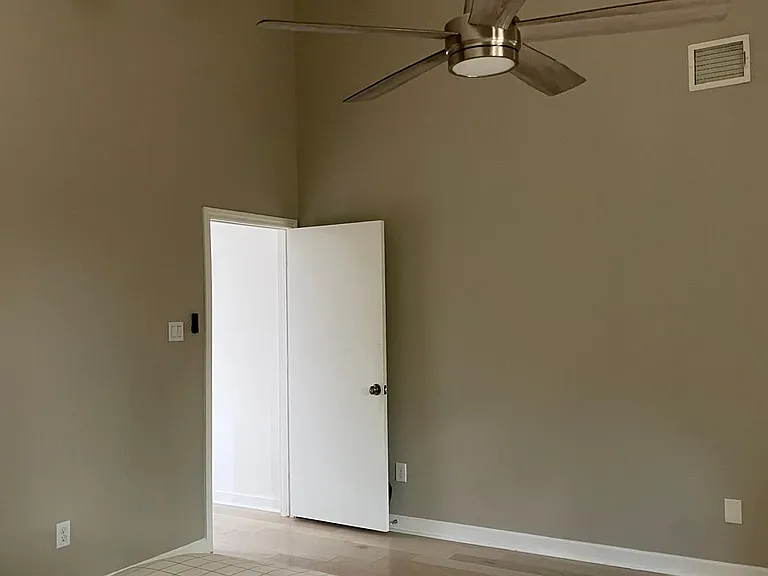 15623 Sandy Hill Dr — Photo 16