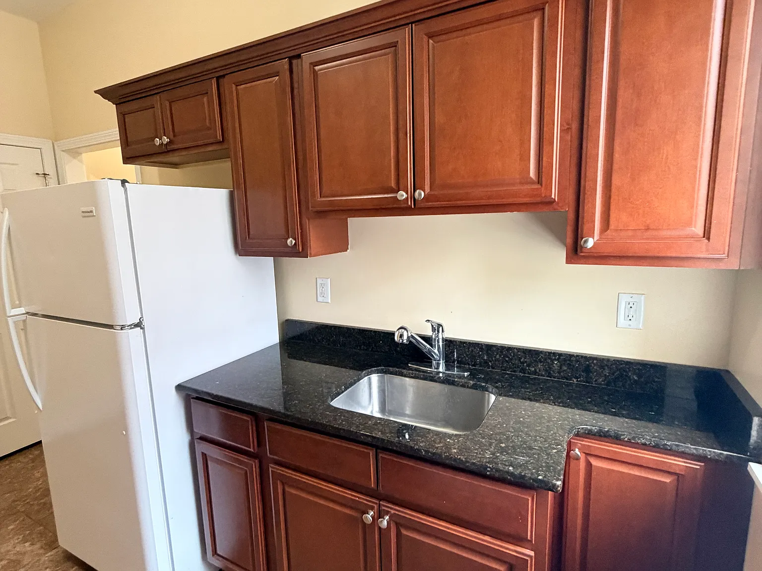 57 Hotchkiss Ln — Photo 3
