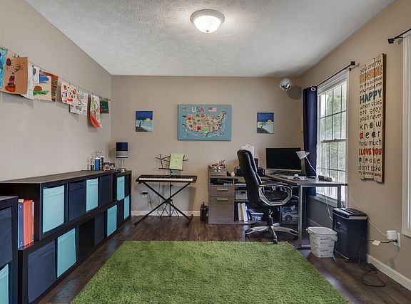 4th image of 3308 Stonebridge Dr