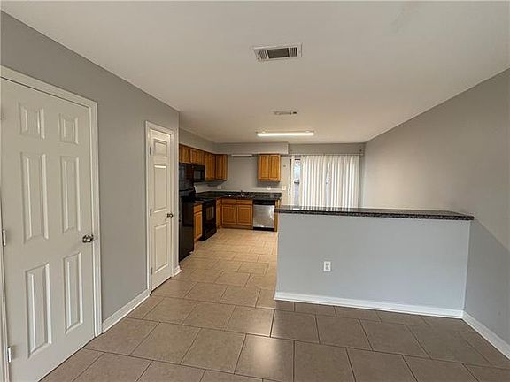 5th image of 3617 Golden Dr APT 2