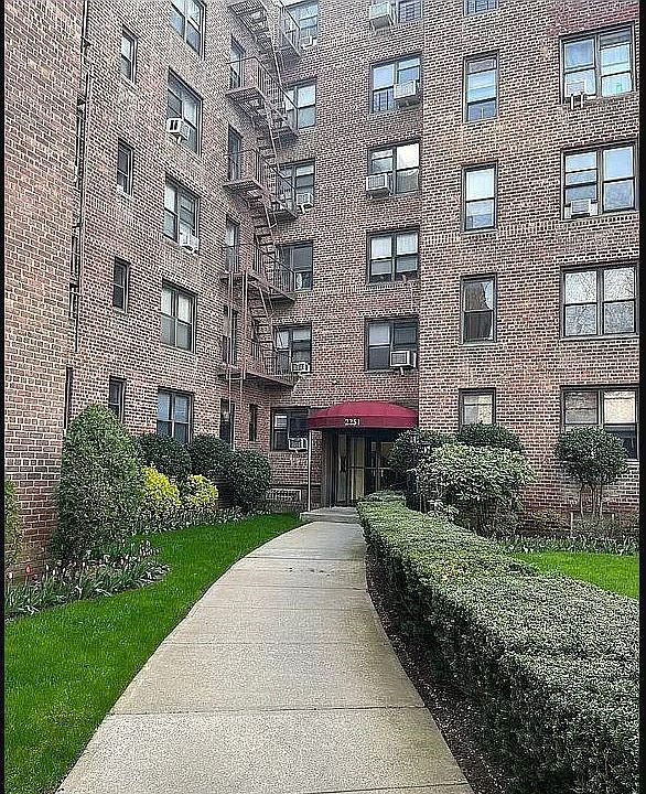 1st image of 2251 Plumb 1st St APT 5A