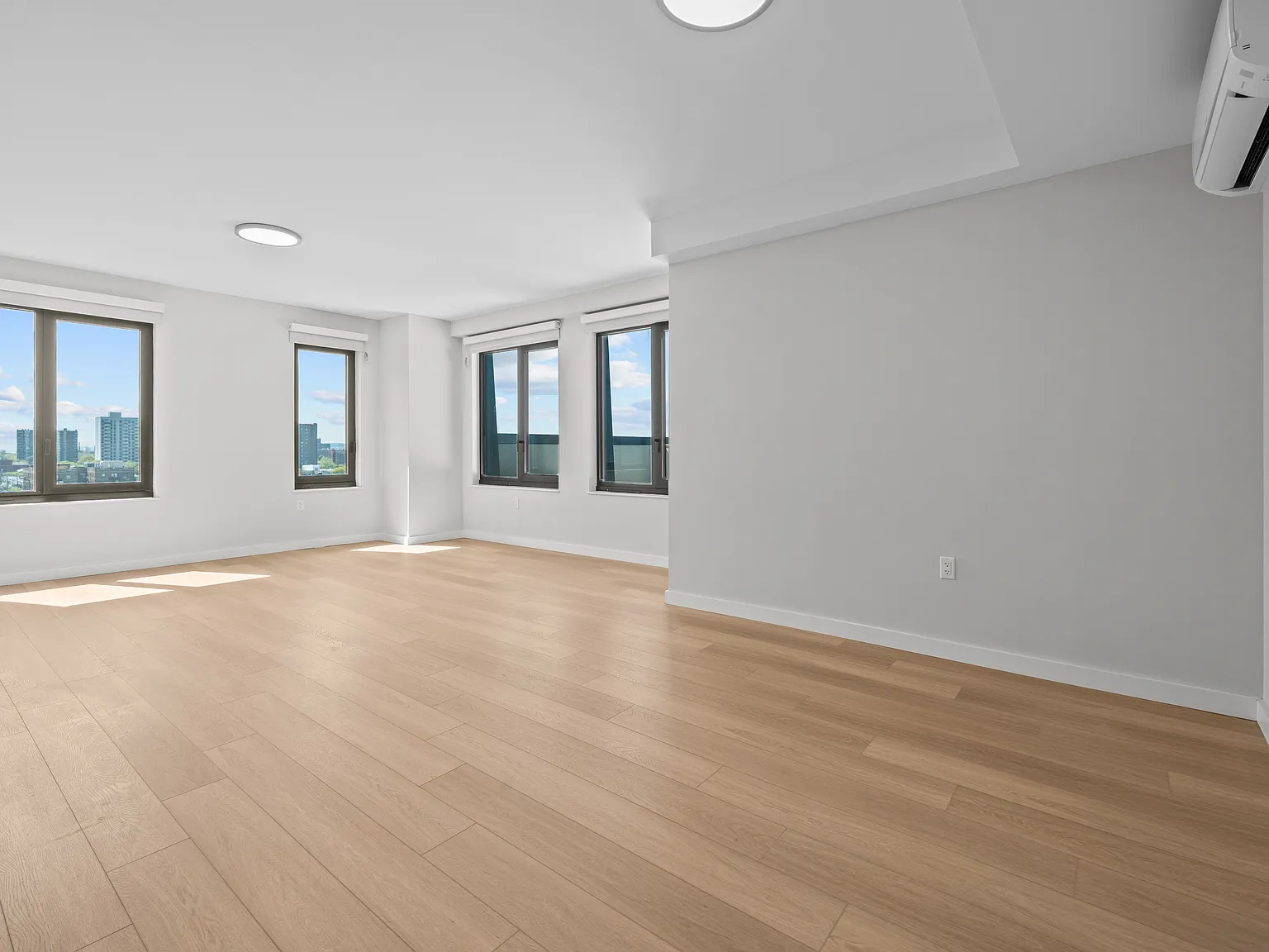 2905 West 17th Street — Photo 2