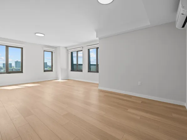 2905 West 17th Street image 1 of 5