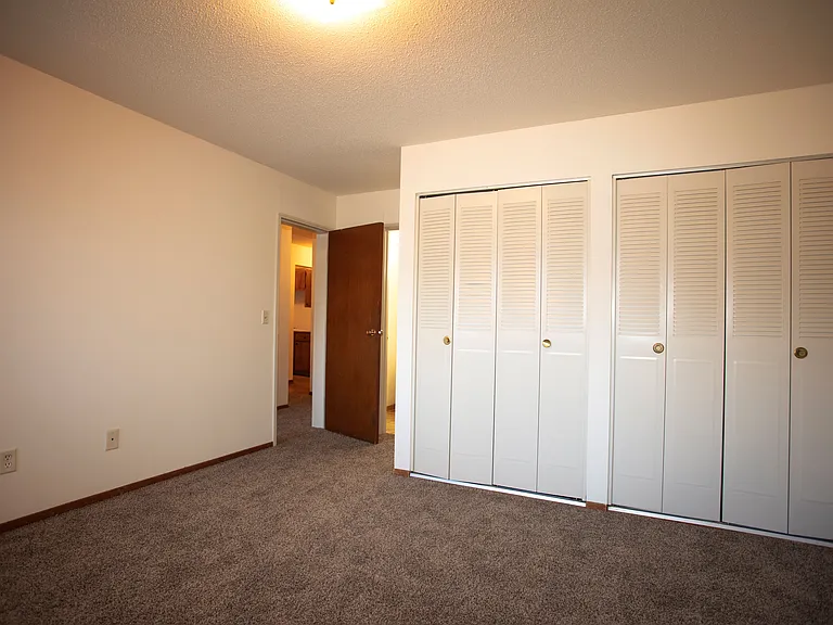 Brittany Apartments — Photo 9