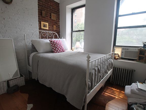 4th image of 225 E 28th St #3