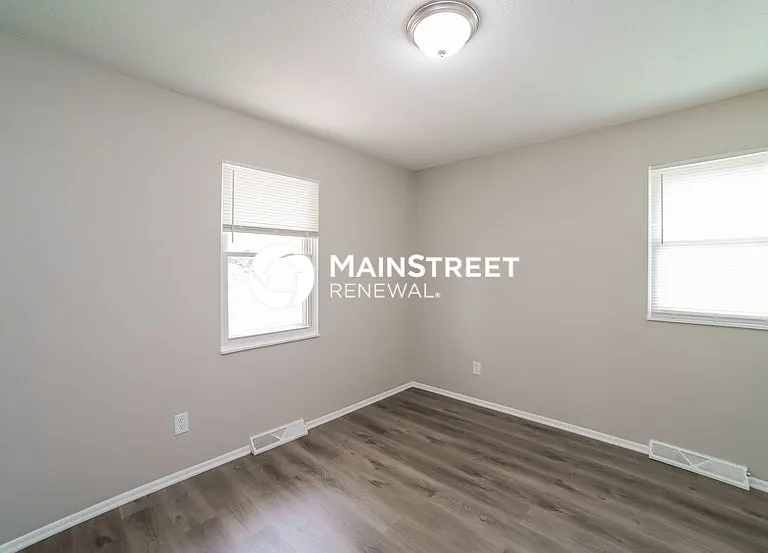 102 N Charlotte St — Photo 7