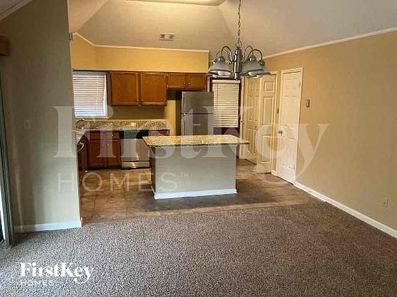 5th image of 935 Rutland Dr