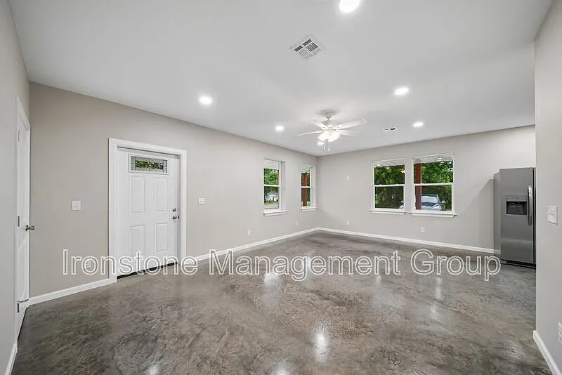 2 bed, 2.0 bath, 1200 sqft, $1,400 — Photo 3