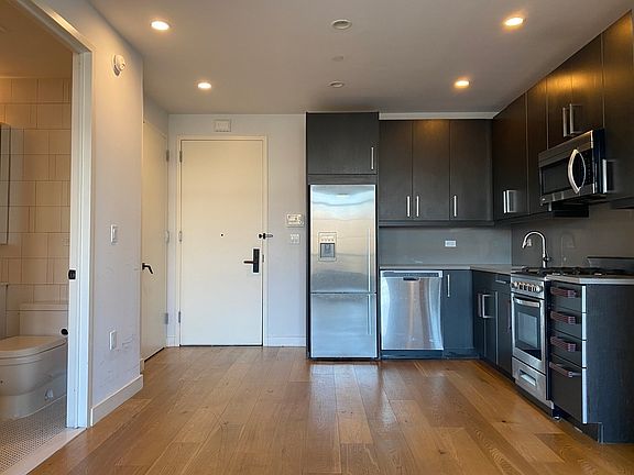 3rd image of 180 Nassau St #E6