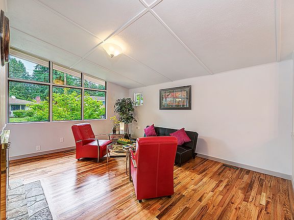 5th image of 13722 NE 70th Pl