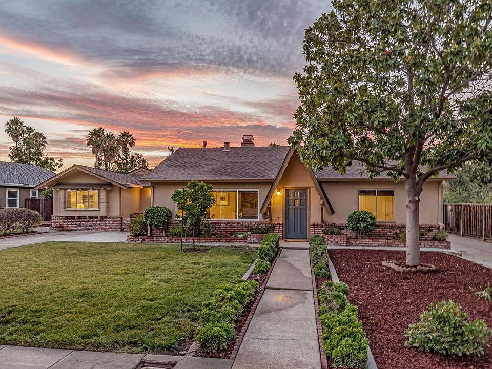 1st image of 12583 Paseo Flores