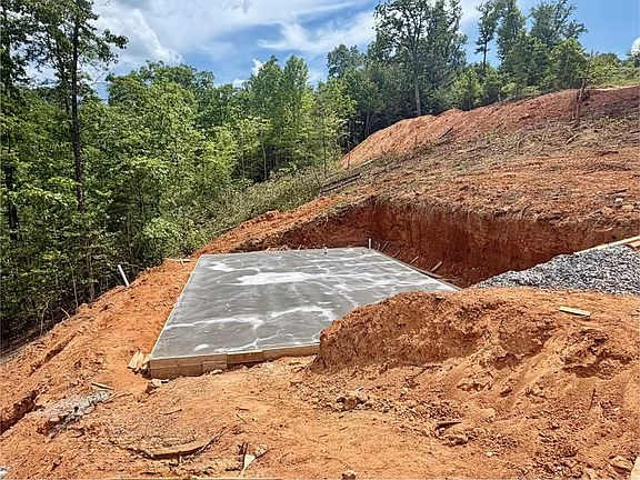 4th image of 50 Lake Wood Rd