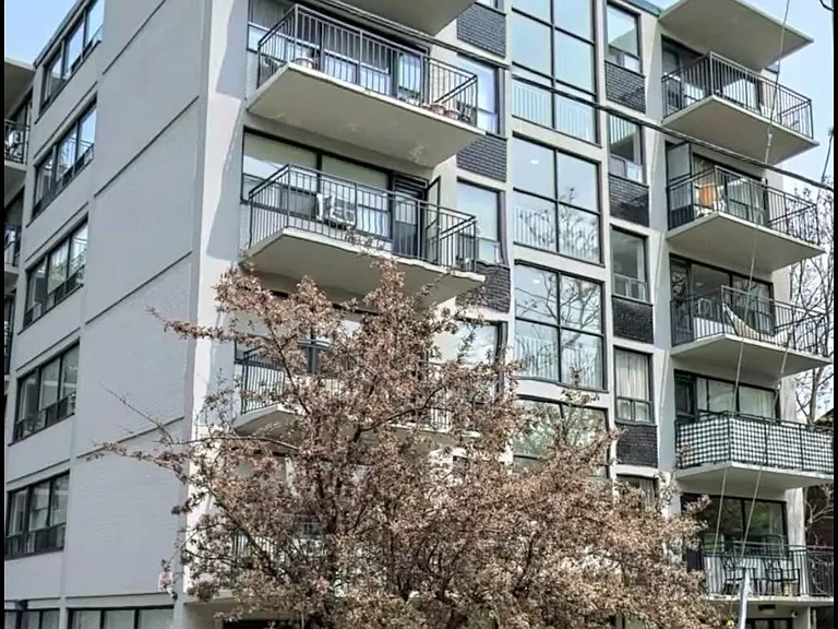 105 Raglan Ave — Photo 1