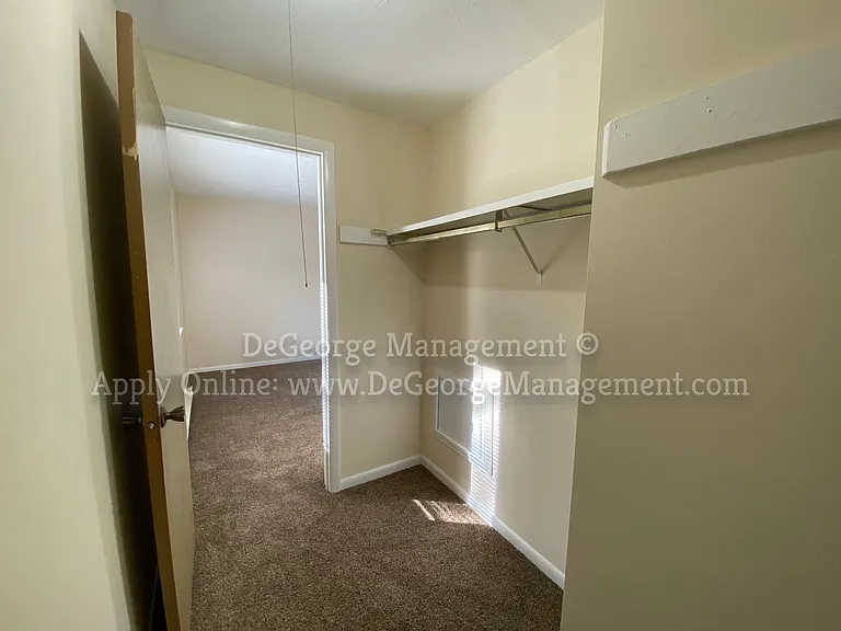 Woodside Court Apartments — Photo 39