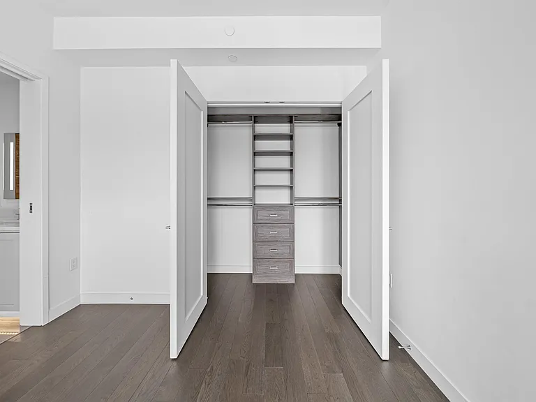 800 Avenue At Port Imperial #914 — Photo 26